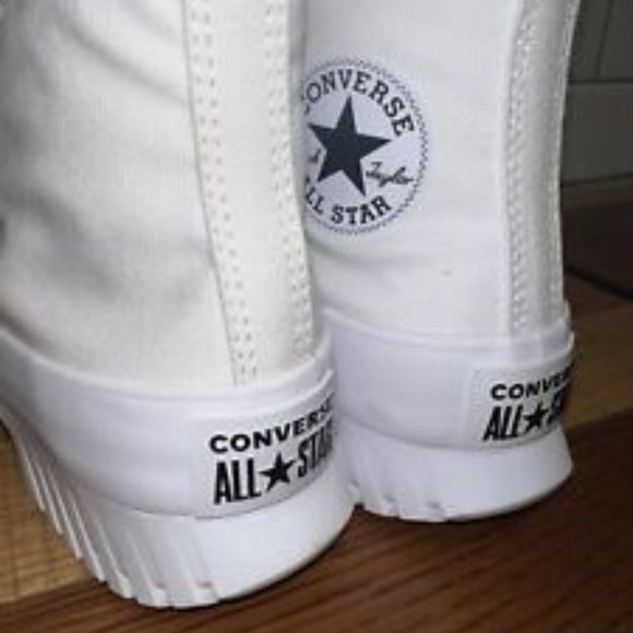 CONVERSE Women's Chuck Taylor All Star Lugged Canvas 2.0 White High-Top Sneakers - Picture 2 of 4